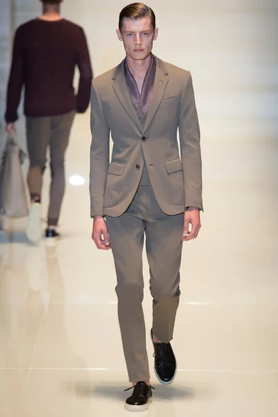 Look 10